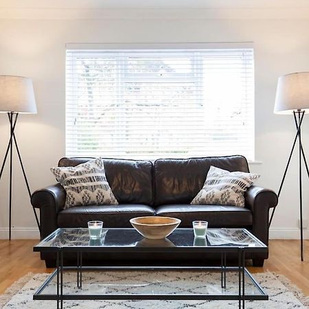 길드포드 3 Bed House/Garden/Wi-Fi/Parking/Central Location 빌라 외부 사진