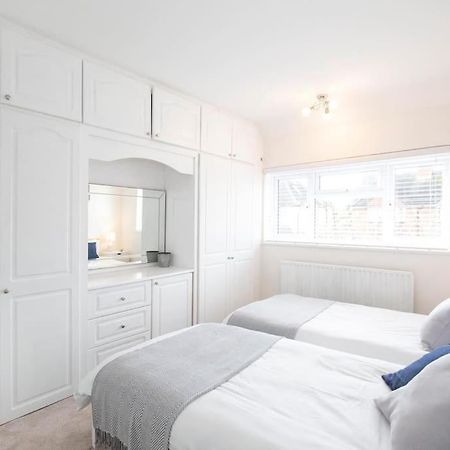 길드포드 3 Bed House/Garden/Wi-Fi/Parking/Central Location 빌라 외부 사진