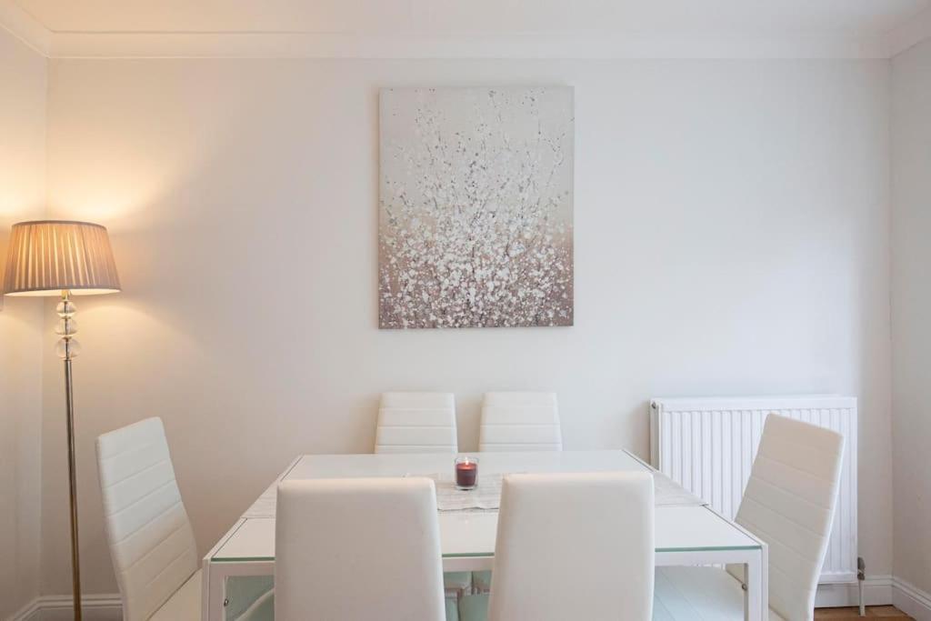길드포드 3 Bed House/Garden/Wi-Fi/Parking/Central Location 빌라 외부 사진