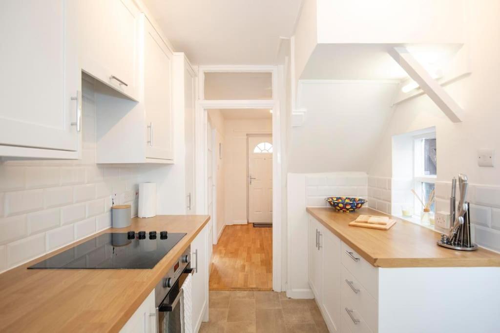 길드포드 3 Bed House/Garden/Wi-Fi/Parking/Central Location 빌라 외부 사진