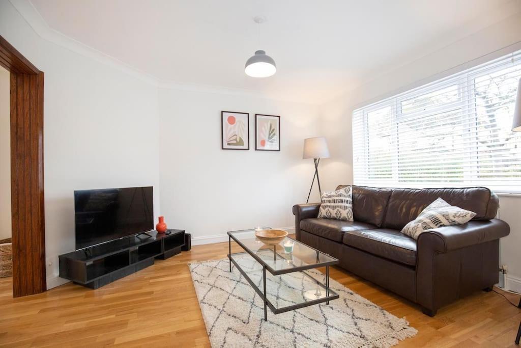 길드포드 3 Bed House/Garden/Wi-Fi/Parking/Central Location 빌라 외부 사진