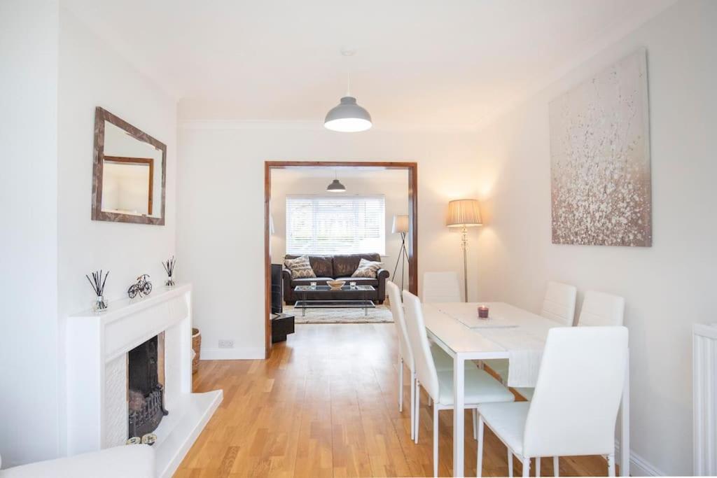 길드포드 3 Bed House/Garden/Wi-Fi/Parking/Central Location 빌라 외부 사진